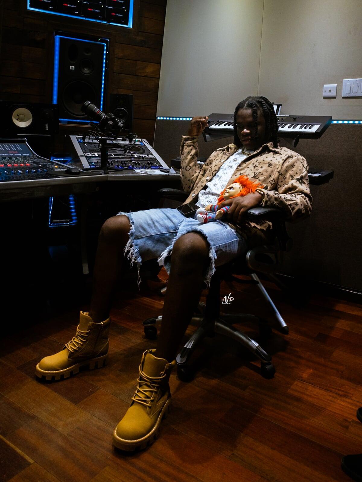 Sgee Vehnom in studio